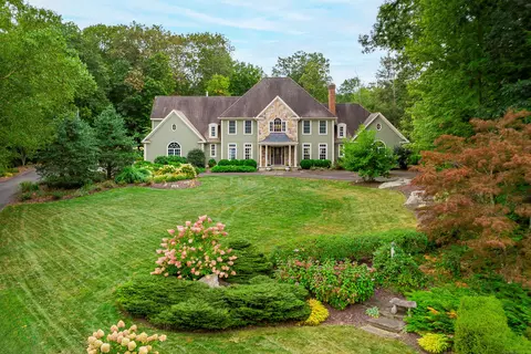 36 Russett Rd, Sandy Hook, CT 06482