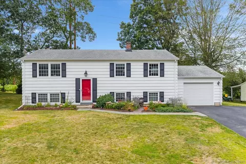13 Skyline Dr, Uncasville, CT 06382