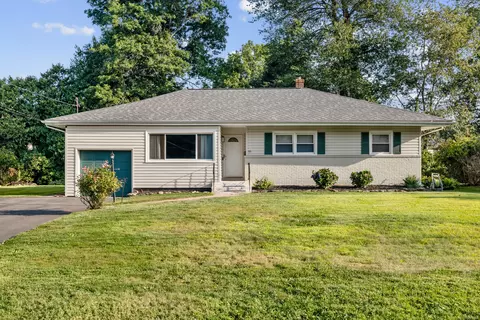 55 E Maxwell Dr, West Hartford, CT 06107