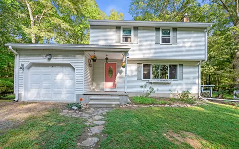 68 Eli Chapman Rd, Moodus, CT 06469