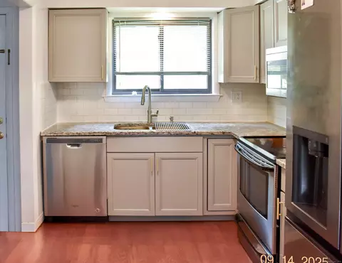 8 Tamarack Ln #8, Woodbury, CT 06798