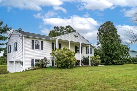 11 Surrey Dr, Brookfield, CT 06804