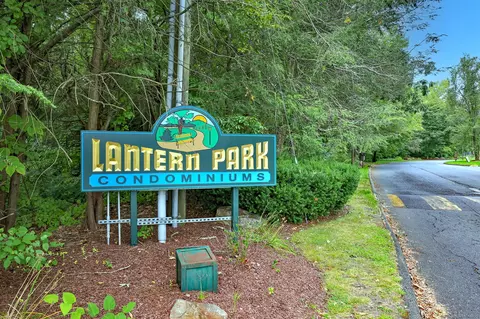 65 Round Tree Dr #5, Naugatuck, CT 06770
