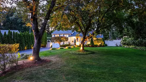 534 Pepper Ridge Rd, Stamford, CT 06905