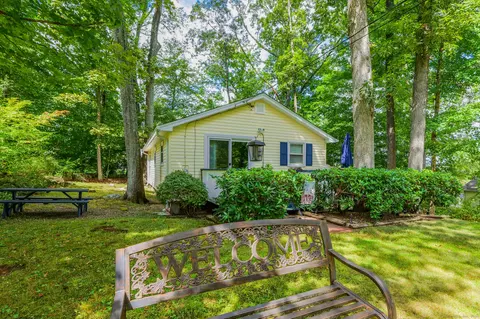 14 Woodside Rd, Amston, CT 06231