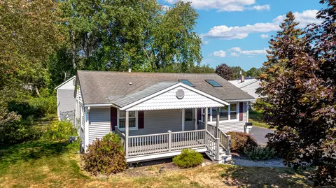 16 Great Circle Rd, West Haven, CT 06516