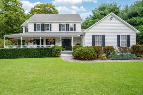 10 Lantern Ridge Rd, Beacon Falls, CT 06403