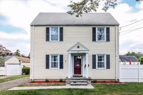 40 Laughlin Rd E, Stratford, CT 06614