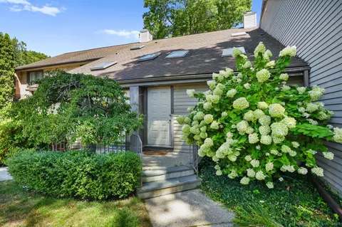 2437 Bedford St #E6, Stamford, CT 06905