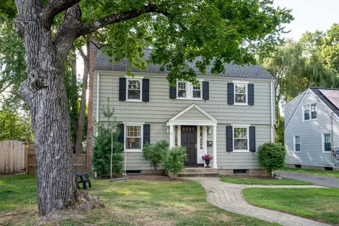5 Farnham Rd, West Hartford, CT 06119
