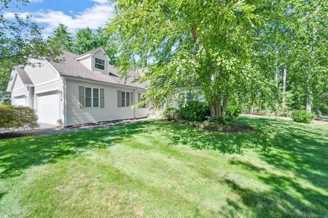 17 Cherry Tree Ln #17, Avon, CT 06001