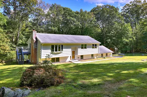 20 Falcon Ln, Bethany, CT 06524