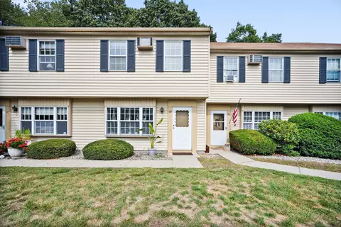 59 Founders Vlg #59, Clinton, CT 06413