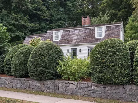 38 Grove St, Essex, CT 06426