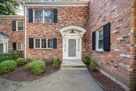 27 Tunxis Vlg, Farmington, CT 06032