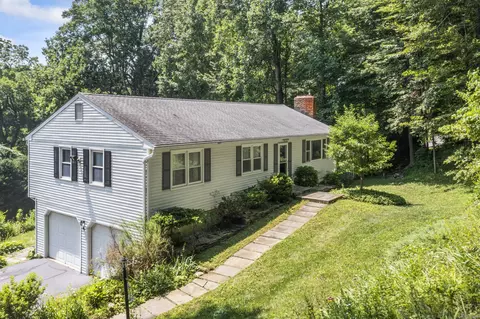 11 Patricia Ln, Newtown, CT 06470