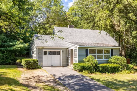 15 Knollwood Cir, Simsbury, CT 06070