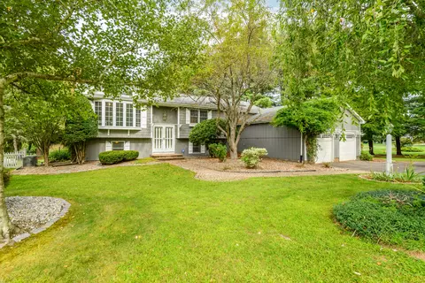 51 Carriage Dr, South Windsor, CT 06074