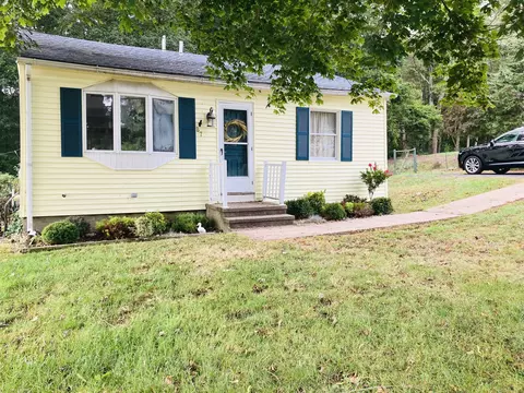87 Elm Ridge Rd, Pawcatuck, CT 06379