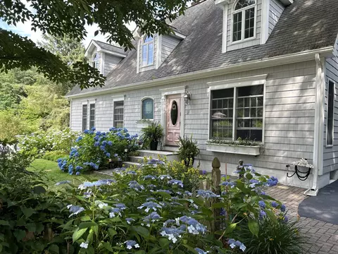 6 Rogers Dr, Stonington, CT 06378