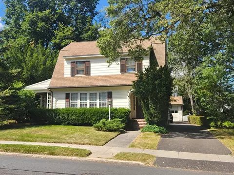 88 Coniston Ave, Waterbury, CT 06708