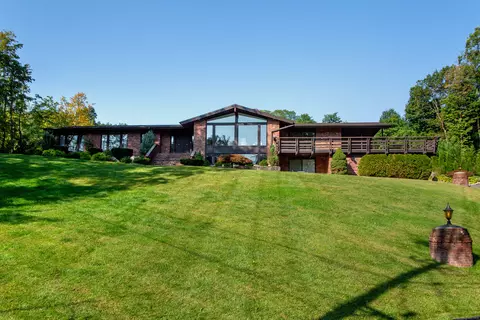 124 High Ridge Rd, West Hartford, CT 06117