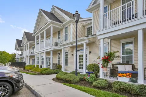 416 Center Meadow Ln #416, Danbury, CT 06810