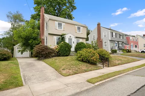 55 Woodlawn Rd, New London, CT 06320