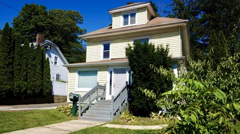 28 Aiken St, Norwalk, CT 06851