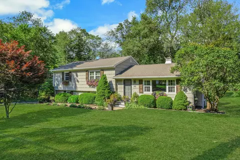 48 Benedict Rd, Bethel, CT 06801