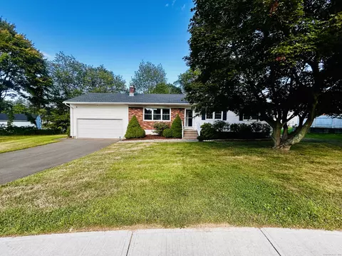 11 Grayson Cir, West Haven, CT 06516