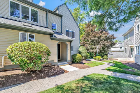 41 Ridgewood Ct #41, Shelton, CT 06484