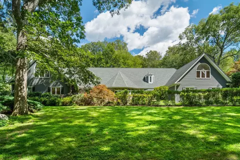 212 Fence Row Dr, Fairfield, CT 06824