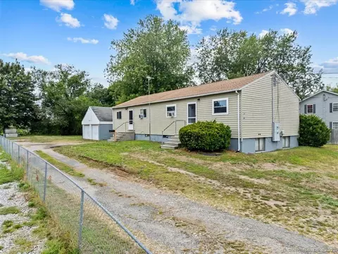47 Depot Rd, Groton, CT 06340