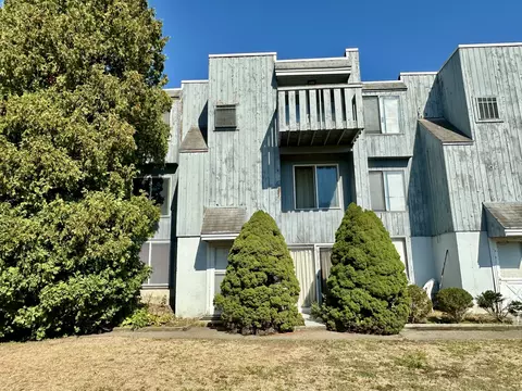 4 Birch Ln #F, East Haven, CT 06513