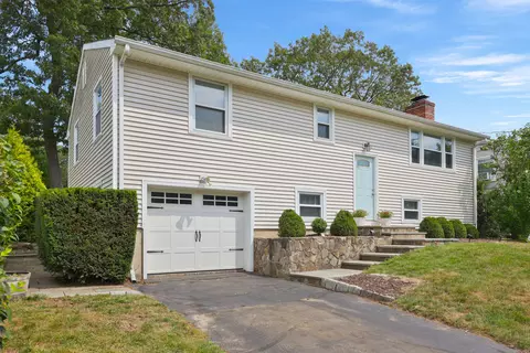66 Valley View Rd, Norwalk, CT 06851