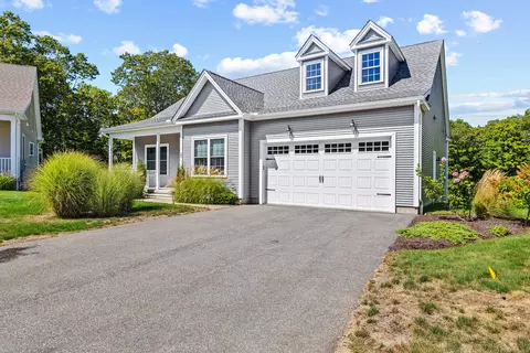 25 Essex Glen Dr, Essex, CT 06426