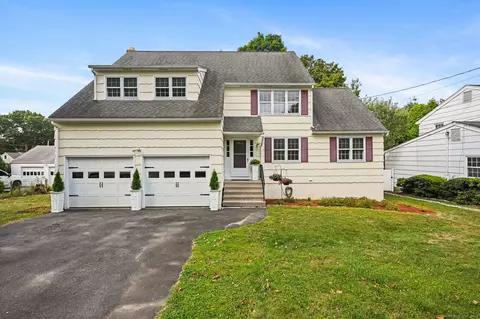 1009 High St, Fairfield, CT 06824
