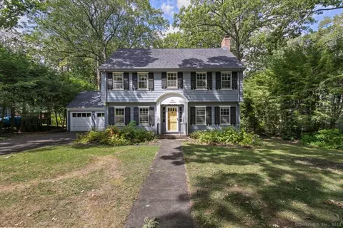 300 Knollwood Dr, New Haven, CT 06515