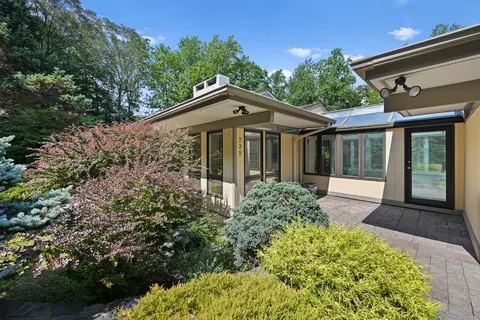 232 Sleepy Hollow Rd, New Canaan, CT 06840