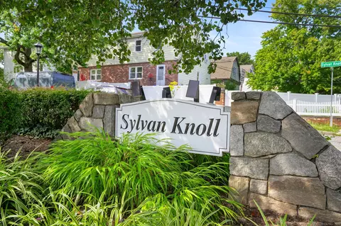 375 Sylvan Knoll Rd, Stamford, CT 06902