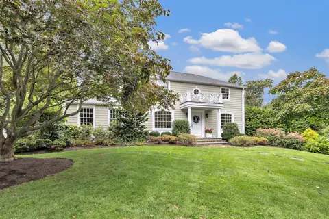 120 Parkwood Rd, Fairfield, CT 06824
