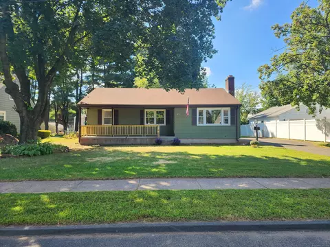 95 Hills St, East Hartford, CT 06118