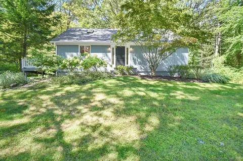 12 Nelson Ln, Newtown, CT 06470