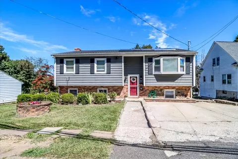 5 Staples St, Danbury, CT 06810