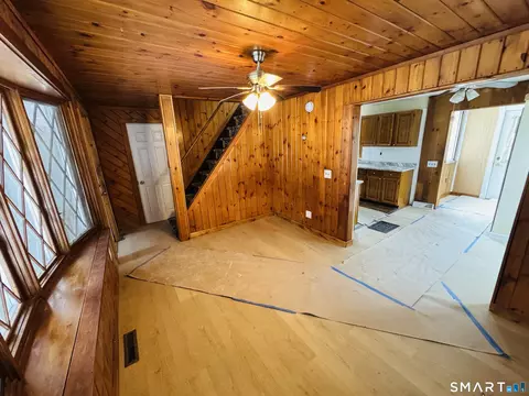 23 High St, Moosup, CT 06354