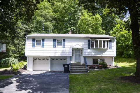 26 Lincoln St, Trumbull, CT 06611