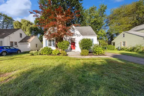 11 Farnham Rd, West Hartford, CT 06119