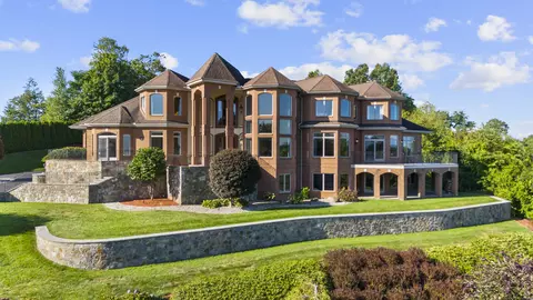 18 Stone Hill Dr, Rocky Hill, CT 06067