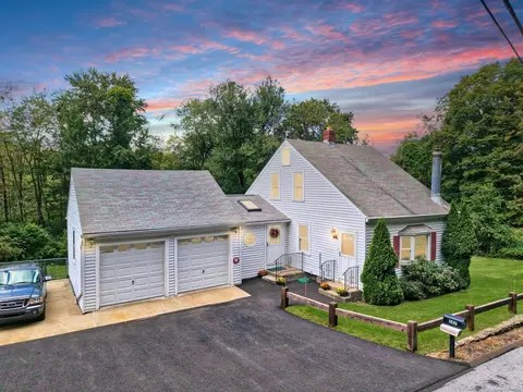 587 Shadduck Rd, Middlebury, CT 06762